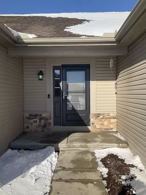 398 Somerset, Temperance, MI 48182 photo 2