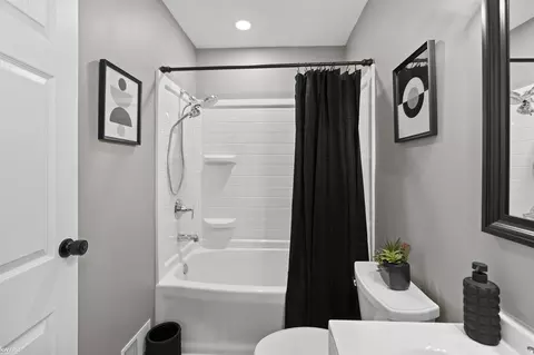 Bath - 9110 E Coldwater, Davison, MI 48423 photo 1 of 2