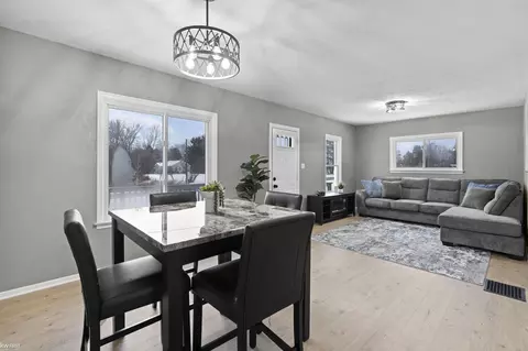 Dining - 9110 E Coldwater, Davison, MI 48423 photo 2 of 3