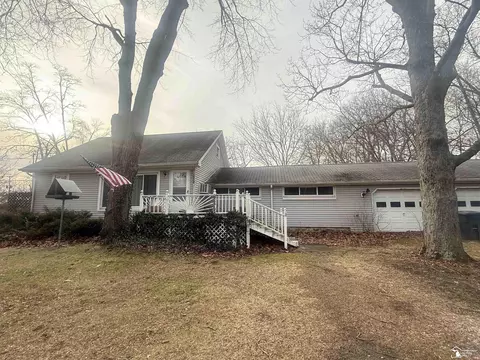 8055 George, Lambertville, MI 48144