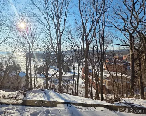 206 E Rdg, Marquette, MI 49855