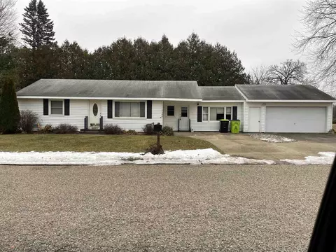 1104 Park, Clare, MI 48617