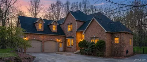 4 Aspen, Gladstone, MI 49837
