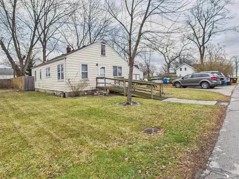 3251 Maplewood, Monroe, MI 48162