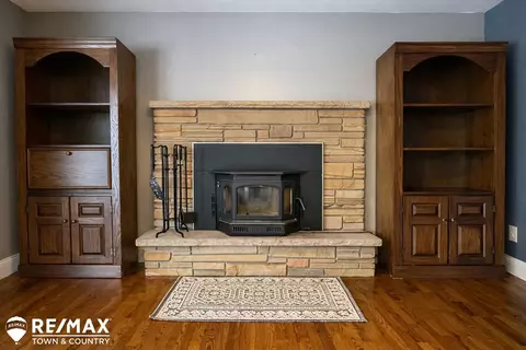 Living - 1209 Clearview, Flushing, MI 48433 photo 3 of 5