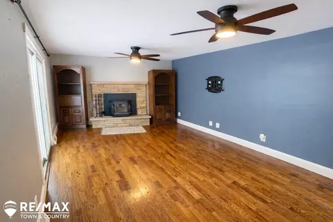 Living - 1209 Clearview, Flushing, MI 48433 photo 5 of 5