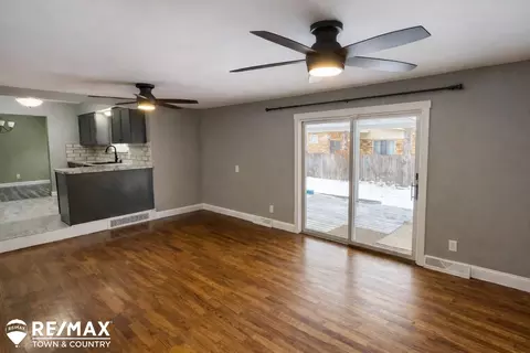 Living - 1209 Clearview, Flushing, MI 48433 photo 2 of 5