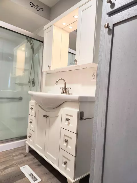 Bath - 809 19th, Bay City, MI 48708 photo 1 of 5