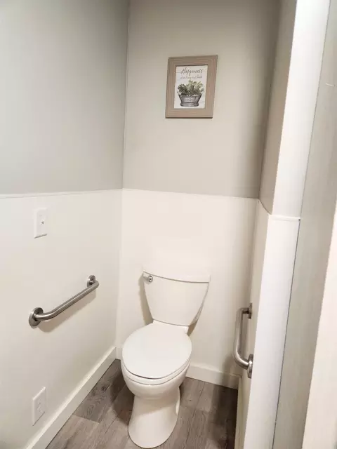 Bath - 809 19th, Bay City, MI 48708 photo 3 of 5