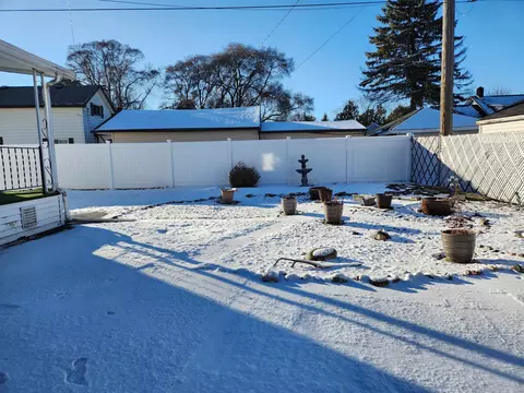Exterior - 809 19th, Bay City, MI 48708 photo 4 of 6