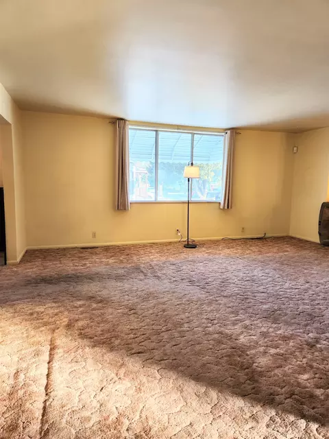 Living - 809 19th, Bay City, MI 48708 photo 2 of 2