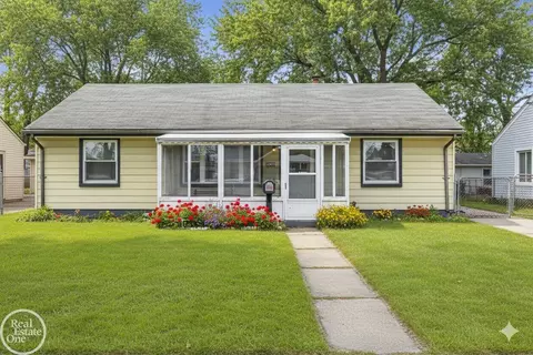 26641 Ridgemont, Roseville, MI 48066