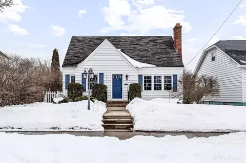 709 S 16th, Escanaba, MI 49829