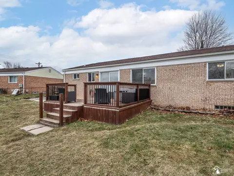 Exterior - 18153 Doncaster, Brownstown, MI 48193 photo 4 of 8