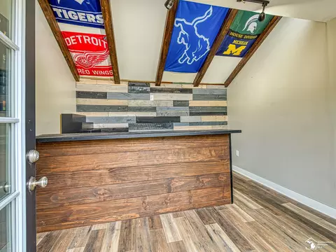 Entry Way - 18153 Doncaster, Brownstown, MI 48193 photo 2 of 2
