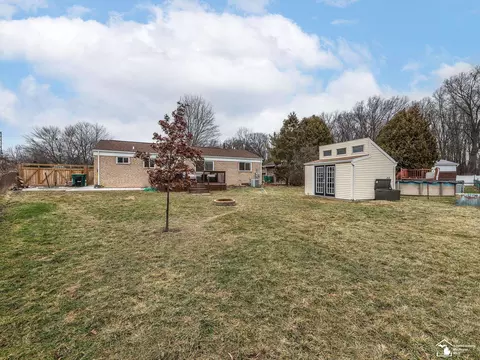 Exterior - 18153 Doncaster, Brownstown, MI 48193 photo 5 of 8