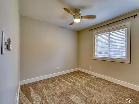 Bedroom - 18153 Doncaster, Brownstown, MI 48193 photo 7 of 9