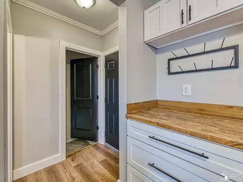 Entry Way - 18153 Doncaster, Brownstown, MI 48193 photo 1 of 2