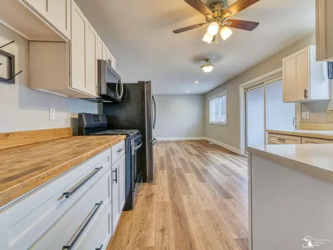 Kitchen - 18153 Doncaster, Brownstown, MI 48193 photo 4 of 4