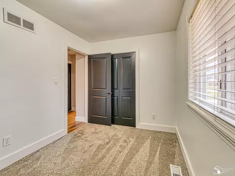 Bedroom - 18153 Doncaster, Brownstown, MI 48193 photo 3 of 9