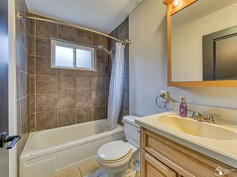 Bath - 18153 Doncaster, Brownstown, MI 48193 photo 1 of 3