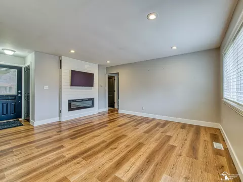 Living - 18153 Doncaster, Brownstown, MI 48193 photo 4 of 6