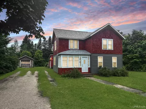 219 N Maple, Manistique, MI 49854