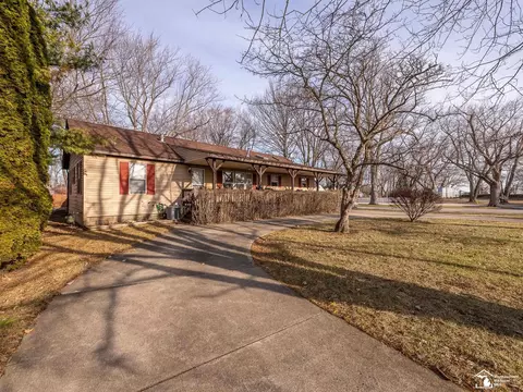 7988 Parkway, Monroe, MI 48161