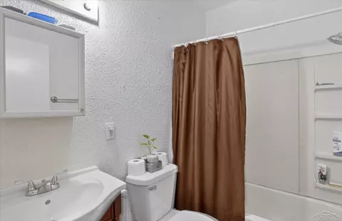 Bath - 801 Center, Jackson, MI 49202 photo 1 of 1