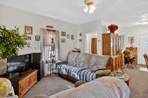 Living - 801 Center, Jackson, MI 49202 photo 2 of 2