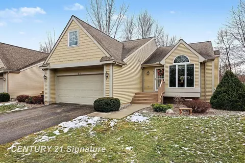 53 W Willow Pond, Saginaw, MI 48603