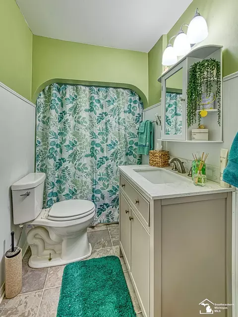 227 Huber, Monroe, MI 48162 photo 4