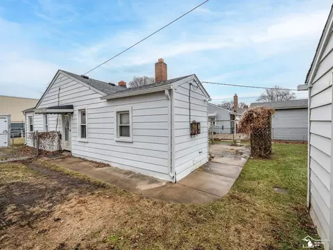 227 Huber, Monroe, MI 48162 photo 24