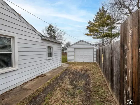 227 Huber, Monroe, MI 48162 photo 23