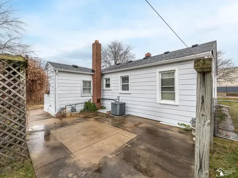 227 Huber, Monroe, MI 48162 photo 25