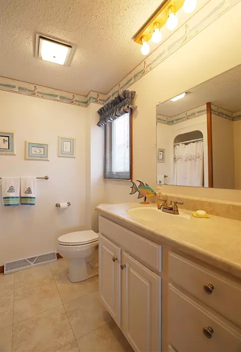 Bath - 725 S S Cres, Au Gres, MI 48703 photo 1 of 2