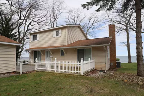 Exterior - 725 S S Cres, Au Gres, MI 48703 photo 2 of 5