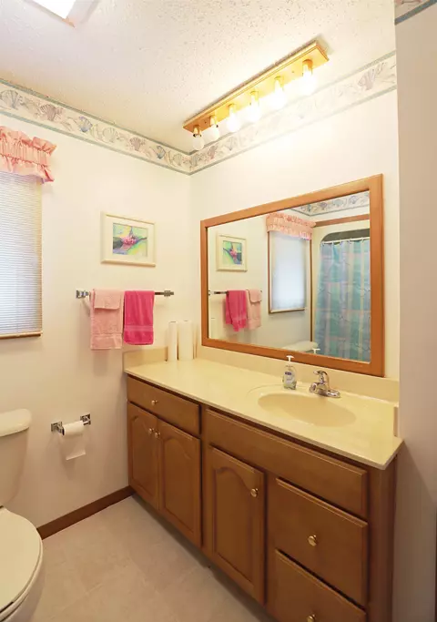 Bath - 725 S S Cres, Au Gres, MI 48703 photo 2 of 2