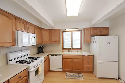 Kitchen - 725 S S Cres, Au Gres, MI 48703 photo 2 of 4