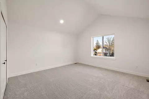 Bedroom - 45396 Deneweth, Macomb, MI 48042 photo 3 of 4