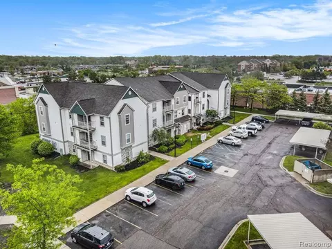 15200 Silver #206, Fenton, MI 48430