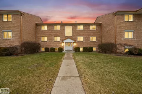 51304 Johns, New Baltimore, MI 48047