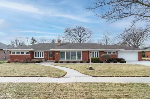 991 S Renaud, Grosse Pointe Woods, MI 48236
