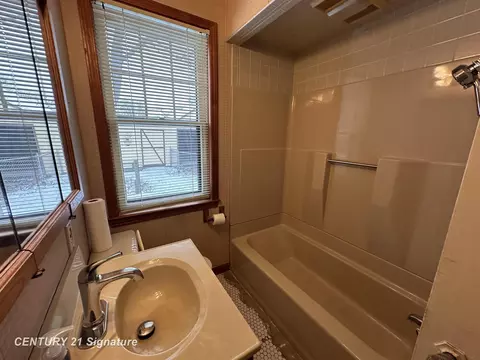 Bath - 721 Frank, Flint, MI 48504 photo 1 of 1