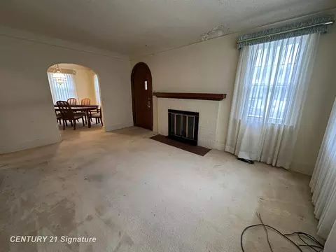 Living - 721 Frank, Flint, MI 48504 photo 3 of 4