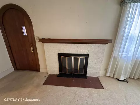 Living - 721 Frank, Flint, MI 48504 photo 4 of 4