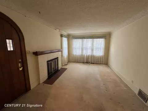 Living - 721 Frank, Flint, MI 48504 photo 1 of 4