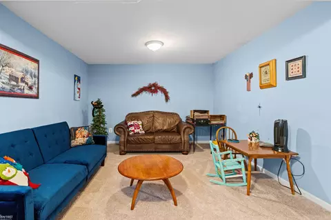 Living - 842 Star, Davison, MI 48423 photo 2 of 2