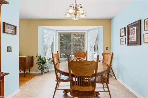 Dining - 842 Star, Davison, MI 48423 photo 1 of 2