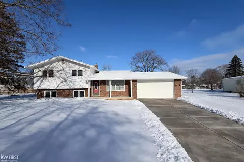 4463 Sunnymead, Burton, MI 48519